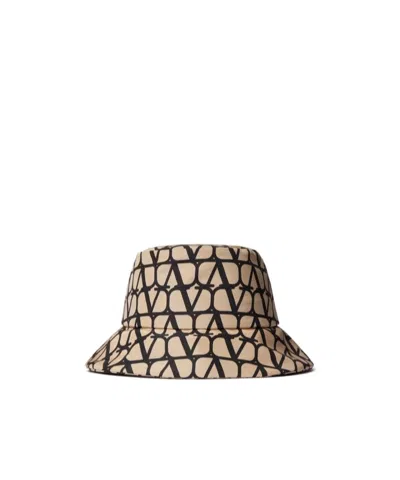 Valentino Garavani Vlogo Signature Bucket Hat
