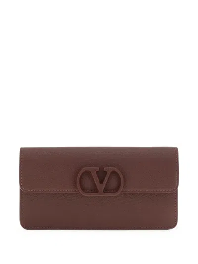 Valentino Garavani Vlogo Signature Grainy Calfskin Wallet With Chain In Brown