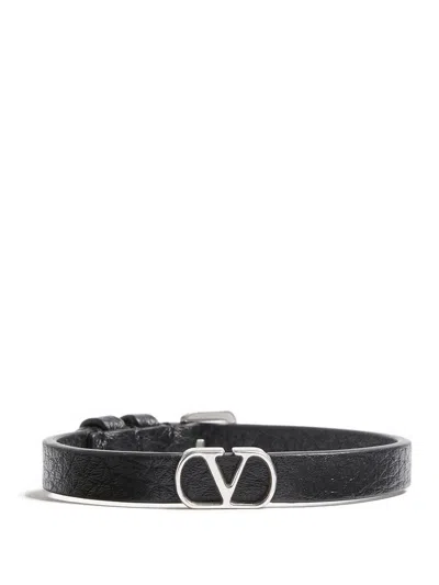 Valentino Garavani Vlogo Signature Grainy Leather Bracelet In Black
