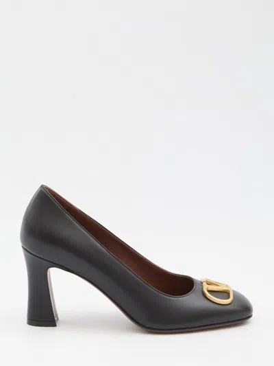Valentino Garavani Vlogo Signature Pumps In Black