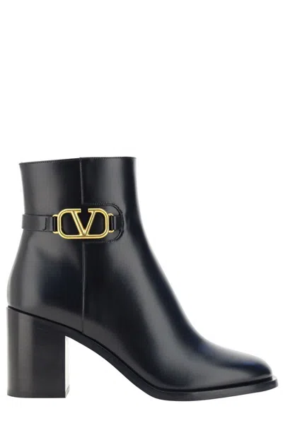 VALENTINO GARAVANI VALENTINO VLOGO SIGNATURE ROUND TOE ANKLE BOOTS