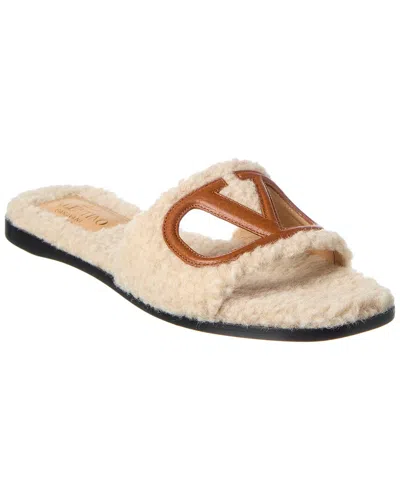 Valentino Garavani Sandalo Slide Vlogo Cut-out In Shearling In Cream