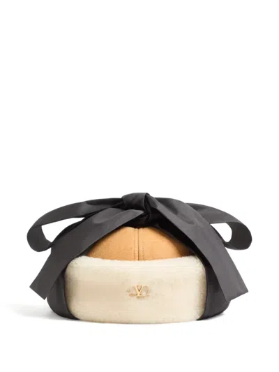 Valentino Garavani Vlogo Signature Shearling Cap In Yellow