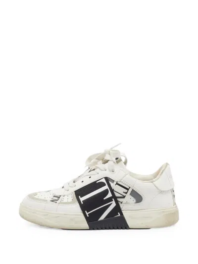 Pre-owned Valentino Garavani Vltn Lace-up Sneakers In White
