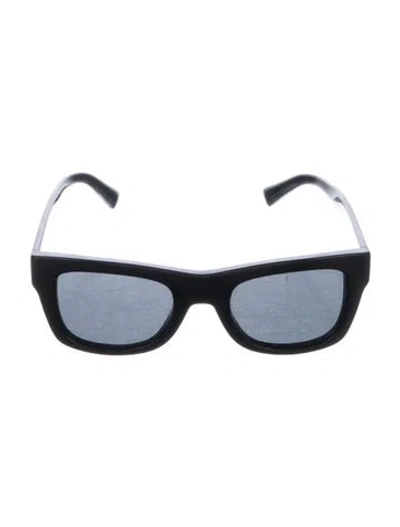 Pre-owned Valentino Wayfarer Tinted Sunglasses In Black