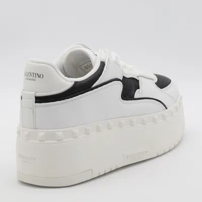 VALENTINO GARAVANI WHITE AND BLACK LEATHER SNEAKERS