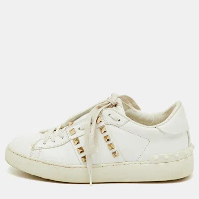Pre-owned Valentino Garavani White Leather Rockstud Low Top Sneakers Size 37.5