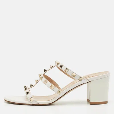 Pre-owned Valentino Garavani White Leather Rockstud Slide Sandals Size 38.5