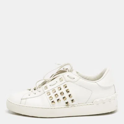 Pre-owned Valentino Garavani White Leather Rockstud Untitled Low Top Sneakers Size 39
