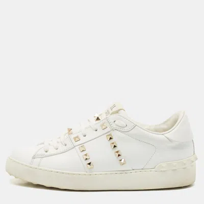 Pre-owned Valentino Garavani White Leather Rockstud Untitled Low Top Trainers Size 39