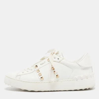 Pre-owned Valentino Garavani White Leather Rockstud Untitled Sneakers Size 36