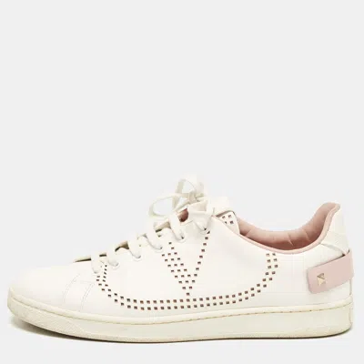 Pre-owned Valentino Garavani White Perforated Leather Backnet Rockstud Low Top Sneakers Size 40.5