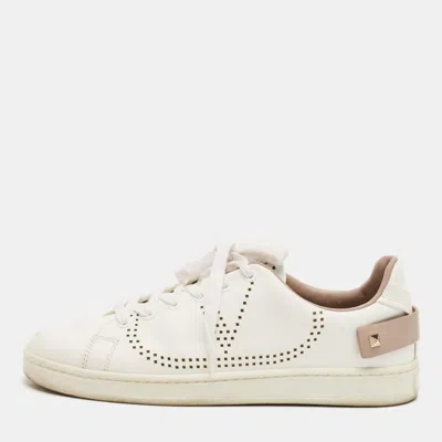 Pre-owned Valentino Garavani White/beige Leather Backnet Rockstud Low Top Sneakers Size 39.5