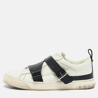Pre-owned Valentino Garavani White/black Leather Buckle Strap Rockstud Low Top Sneakers Size 39