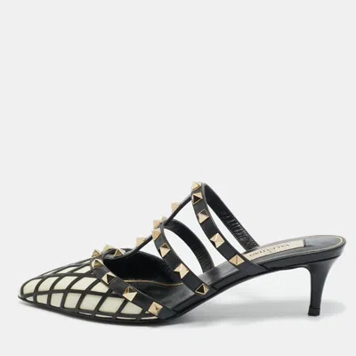 Pre-owned Valentino Garavani White/black Leather Rockstud Strappy Flat Mules Size 35