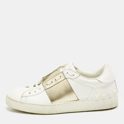 Pre-owned Valentino Garavani White/gold Leather Rockstud Low Top Sneakers Size 38