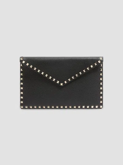Valentino Garavani Women's Rockstud Grainy Calfskin Envelope Pouch In Black