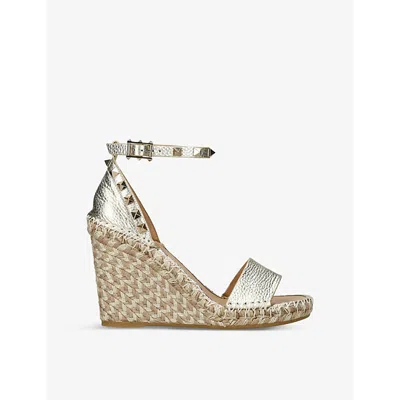 Valentino Garavani Rockstud 105 Metallic Textured-leather Espadrille Wedge Sandals In Nude