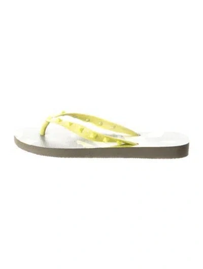 Pre-owned Valentino X Havaianas Rockstud Accents Rubber Flip Flops In Gold