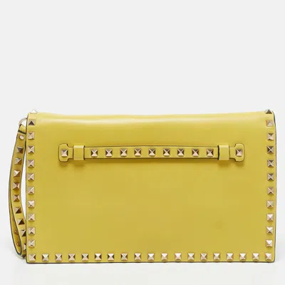 Pre-owned Valentino Garavani Yellow Leather Rockstud Flap Wristlet Clutch