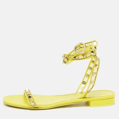 Pre-owned Valentino Garavani Yellow Pvc And Leather Rockstud Ankle Strap Flat Sandals Size 39