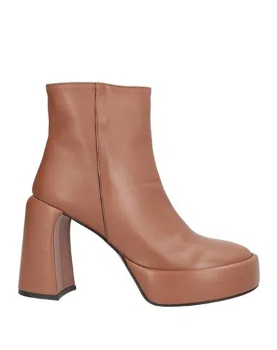 Valini Woman Ankle Boots Tan Size 10 Leather