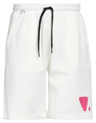 Valvola. Man Shorts & Bermuda Shorts White Size Xl Cotton