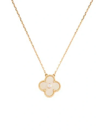 Pre-owned Van Cleef & Arpels Mother Of Pearl Limited Edition 2018 Vintage Alhambra Holiday Pendant Necklace, 16.5" In Multi