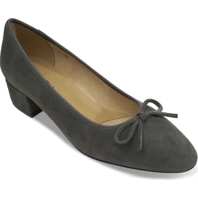 Vaneli Aleka Leather Pump In Mouse