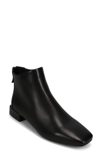 Vaneli Elide Bootie In Black