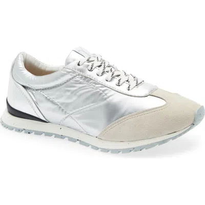 Vaneli Fifi Sneaker In White
