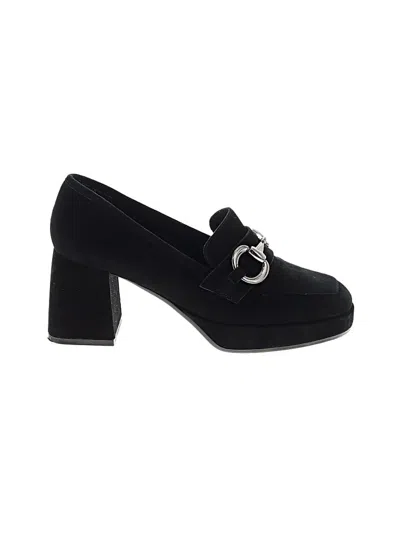 Pre-owned Vaneli Flats In Black