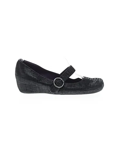 Pre-owned Vaneli Flats In Black