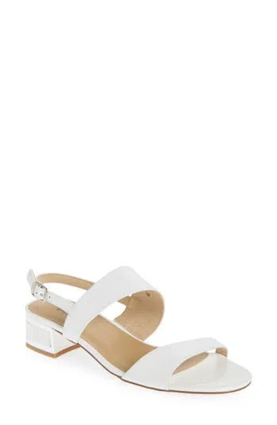 Vaneli Hilary Sandal In White