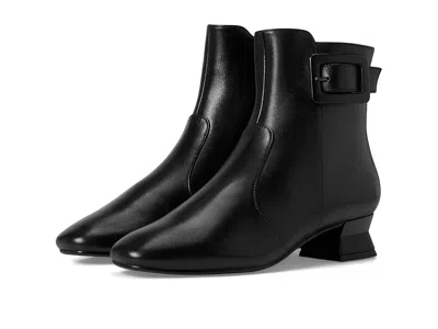 Vaneli Pierot In Black