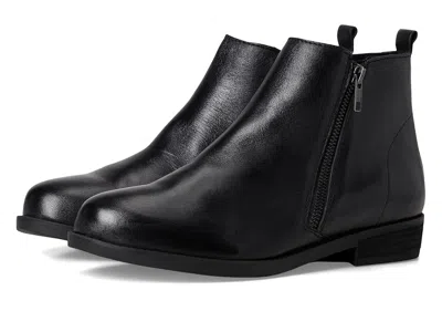 Vaneli Risy In Black