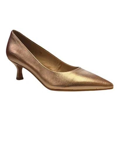 Vaneli Women's Mitzi Pump In Shell Mercury In Gold