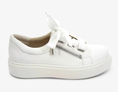 Vaneli Women's Yucel Platform Sneaker In White