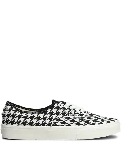 VANS AUTHENTIC SNEAKERS