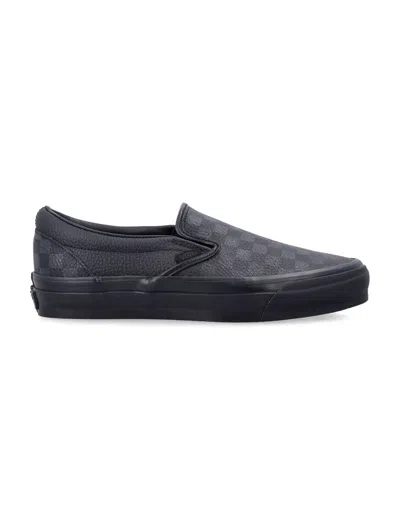 Vans Classic Slip-on Sneaker In Blue