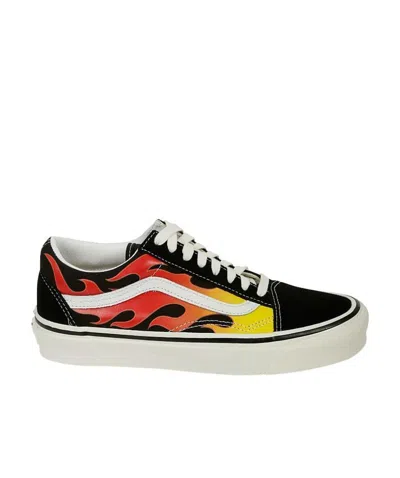 Vans Old Skool Low Top Sneaker In Black