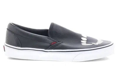 Pre-owned Vans Men's  Classic Slipon Fangs Sneakers In Black/true White