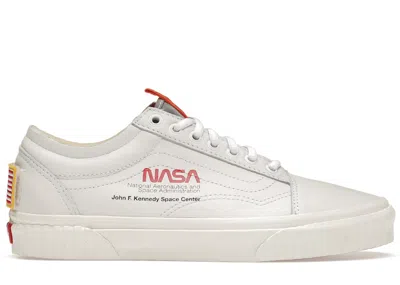 Pre-owned Vans Men's  Old Skool Nasa Space Voyager Sneakers In True White