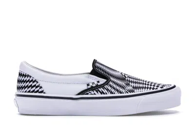 Pre-owned Vans Men's  Slipon End Vertigo Sneakers In Black/true White In Multi