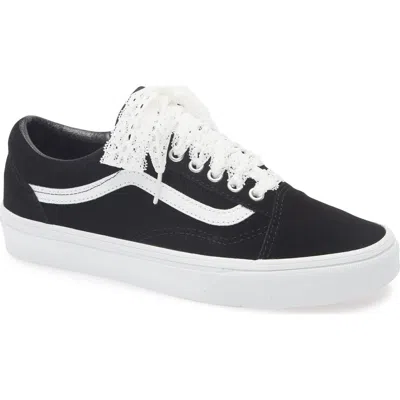 Vans Old Skool Sneaker In Black