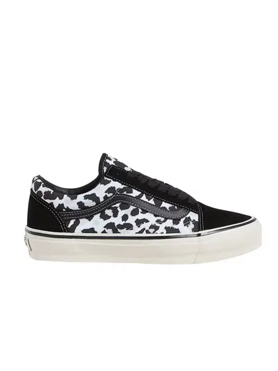 Vans Old Skool Sneakers In 黑色