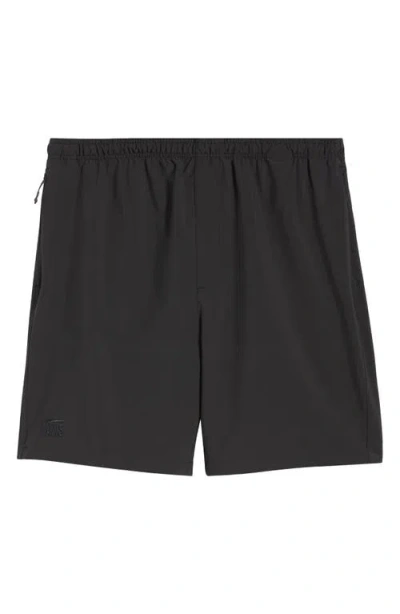 Vans Outline Hybrid Shorts In Black