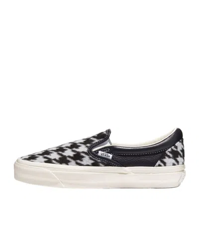 Vans Round Head Low-cut Skate Shoes In White
