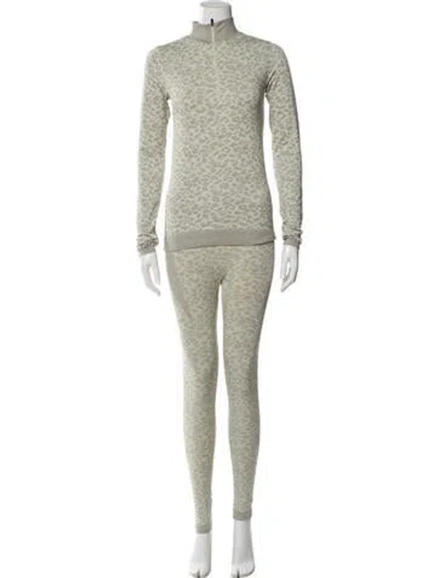 Pre-owned Varley Camouflage Print Set In Green