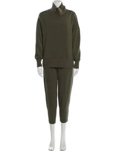 Pre-owned Varley Pant Set In Green